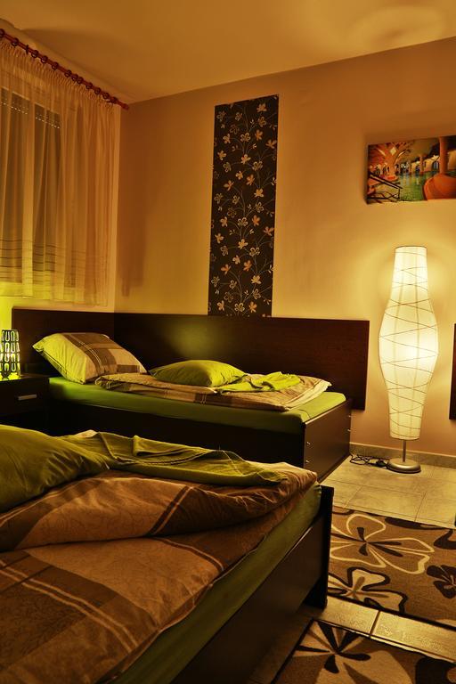 Aranyhid Vendeghaz Otel Makó Oda fotoğraf